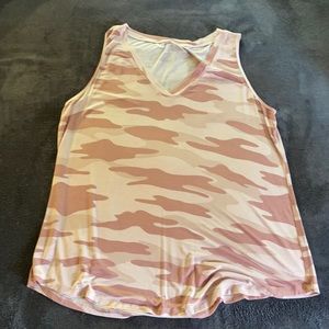 Super light camo sleeveless tshirt